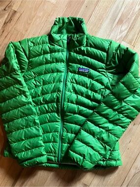 Patagonia Bright Kelly Green Quilted Down Jacket
